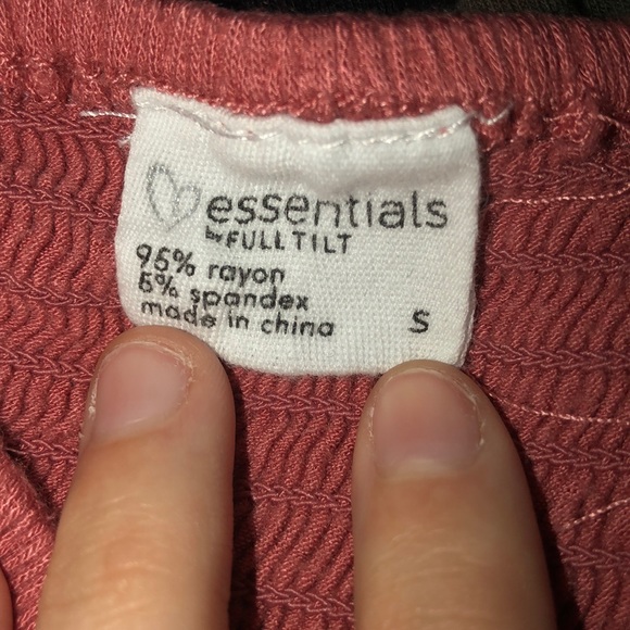 Tilly’s Dark Pink Smocked Off Shoulder Top SMALL - Picture 4 of 4